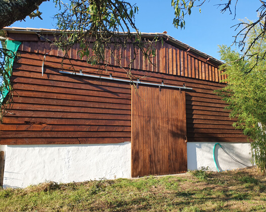 Peinture d'une façade bois par Mélissa Déco.