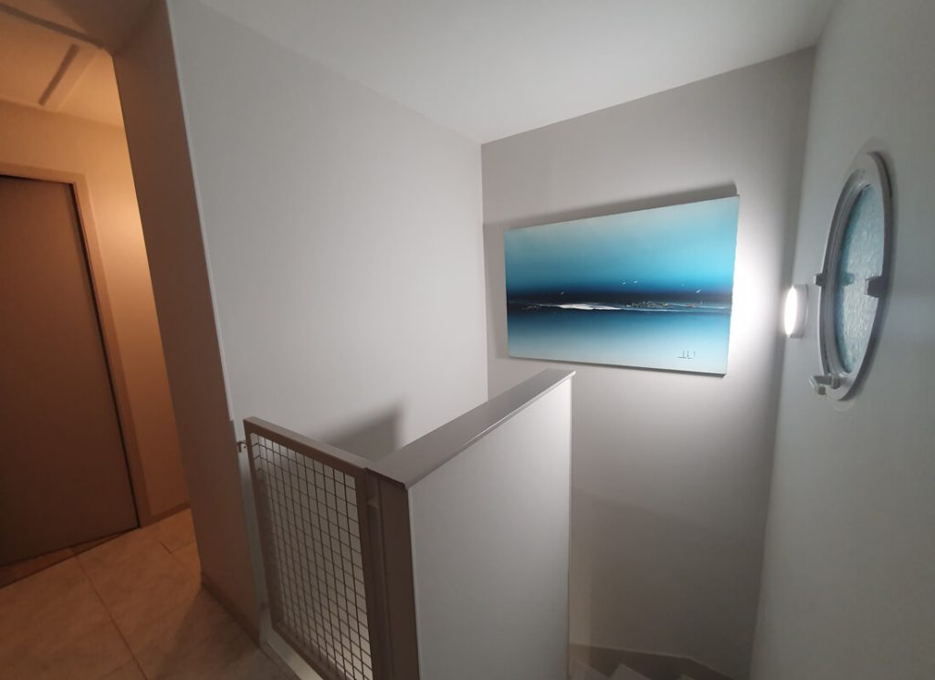 Peinture d'un escalier intérieur par Mélissa Déco, artisan peintre à Rochefort en Charente-Maritime.